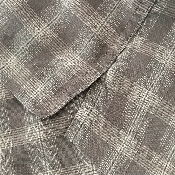 Van Heusen Shirt~Button Down - Picture 5 of 10